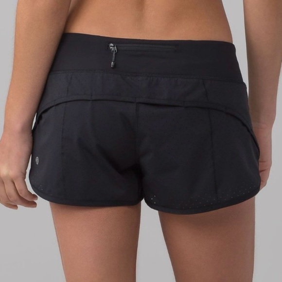 lululemon athletica Pants - 2017 Lululemon Speed Short Perforated 2.5” Black Size 6 Rare Run Short